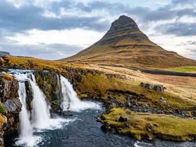 Kirkjufellsfoss-wodospad-na-Islandii