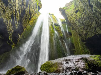 Gljúfrabúi-wodospad-na-Islandii