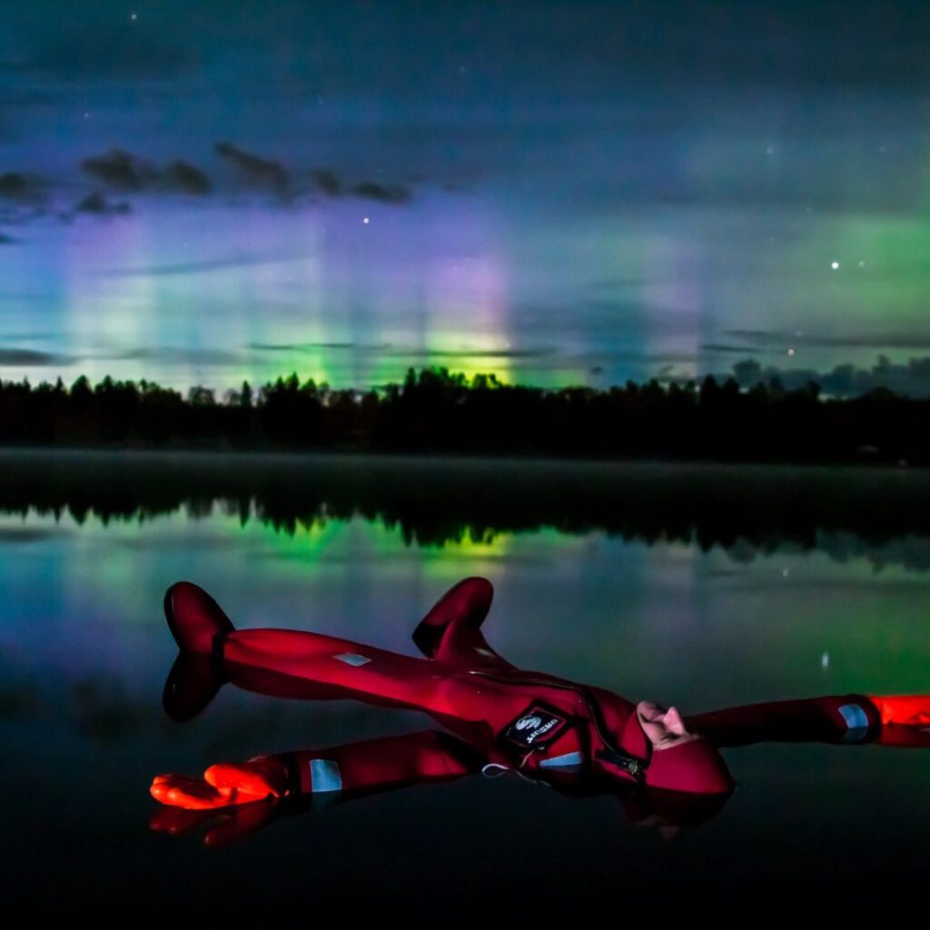 kapiel-w-zamarznietym-jeziorze-atrakcja-laponia