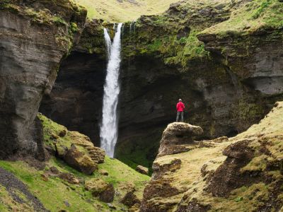 Kvernufoss-wodospad-na-Islandii