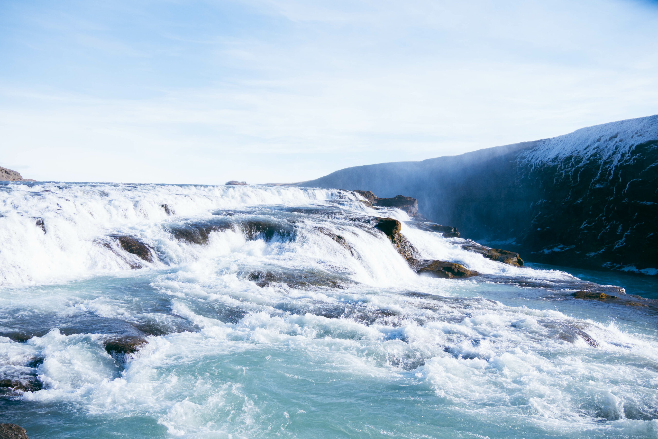 Gullfoss-wodospad-atrakcja-na-trasie-islandia-kamperem