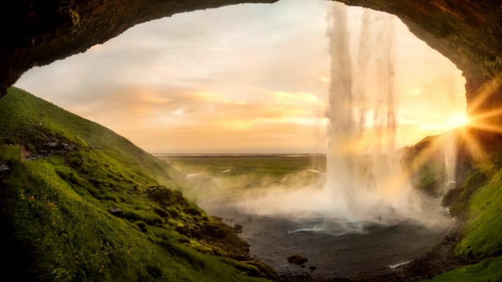 Seljalandsfoss-wodospad-na-Islandii